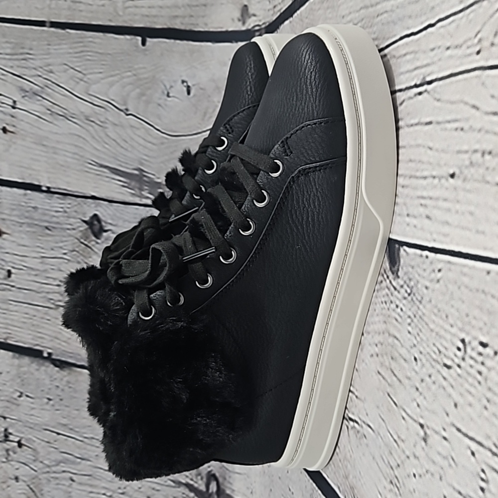 Koolaburra by UGG Sundell Fuzz NWOT Women's Black Faux Fur Lined Boots Size 6.5